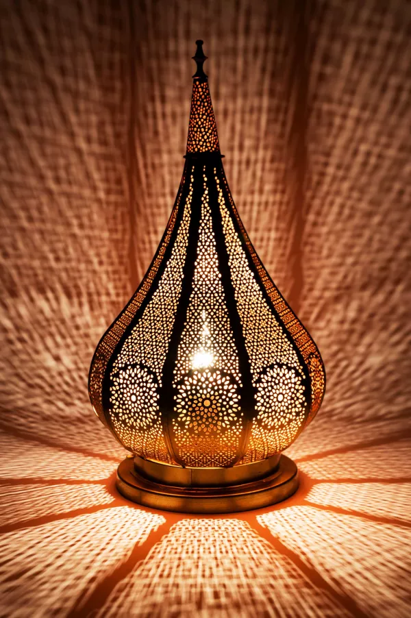 Orientalische, dekorative wunderschöne Tischlampe, Gold